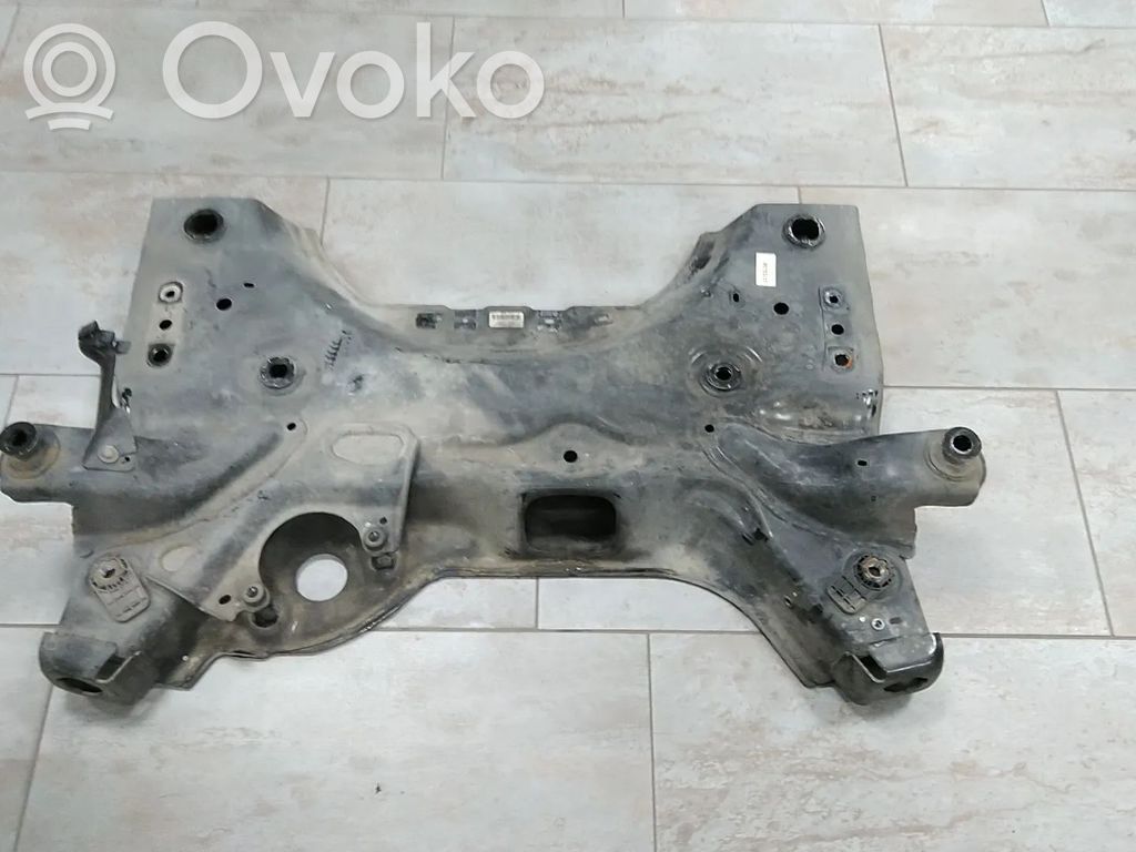 Opel Vivaro Передняя траверса 