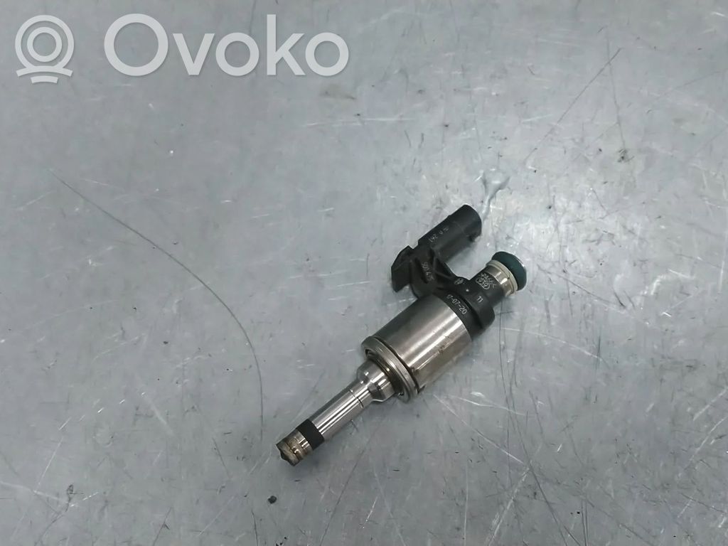 Volkswagen Golf VII Wtryskiwacz paliwa 