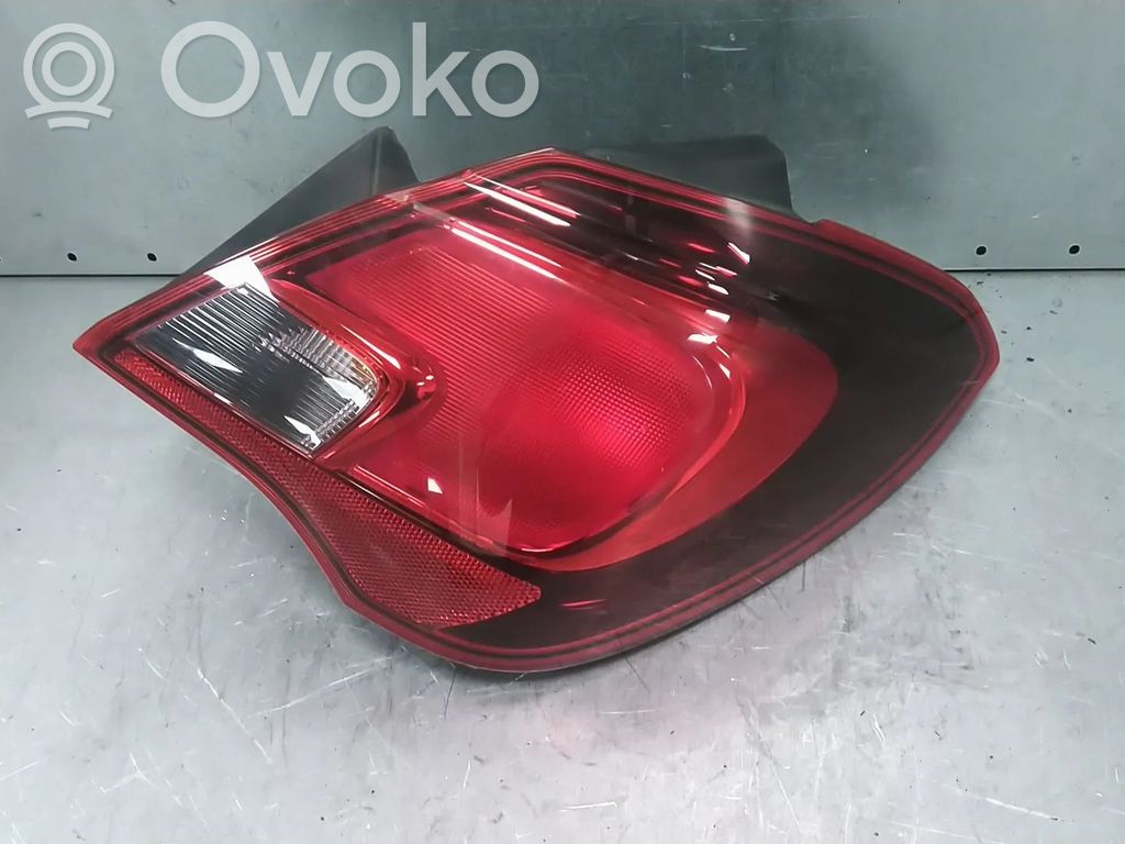 Opel Corsa E Aizmugurējais lukturis virsbūvē 