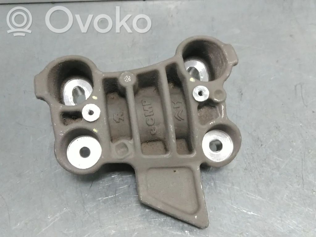 Opel Mokka B Engine mount bracket 