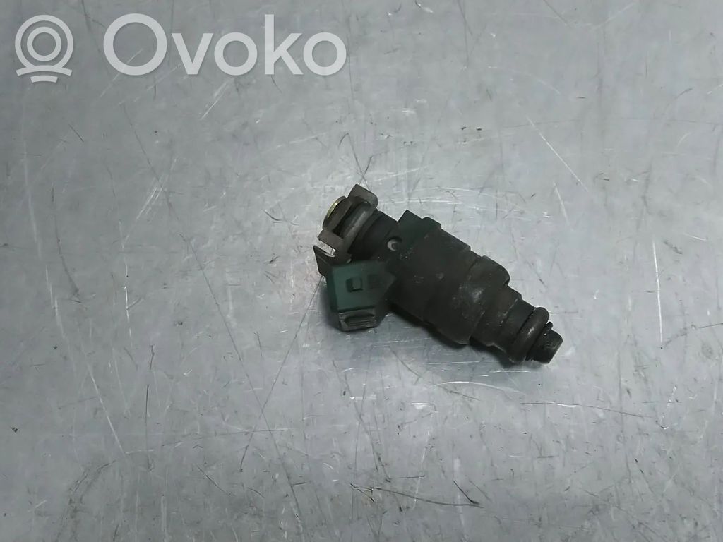 Volkswagen Golf IV Fuel injector 