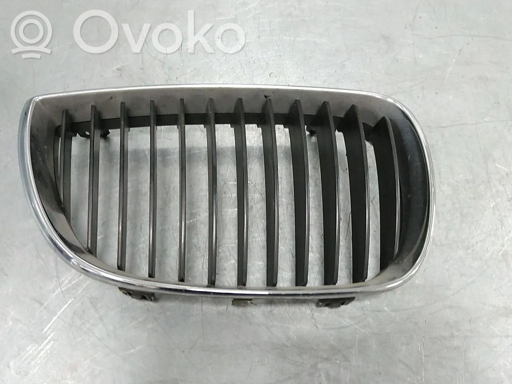 Oberes Gitter vorne   51137128614,51137077130,51137127228,51137166440,51137179656,7077130,7127228,7128614,7166440,7179656