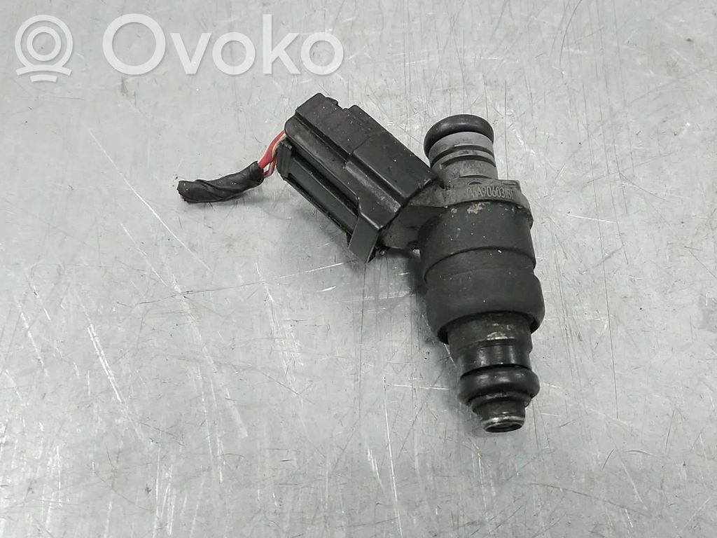 Audi A3 S3 8P Fuel injector 