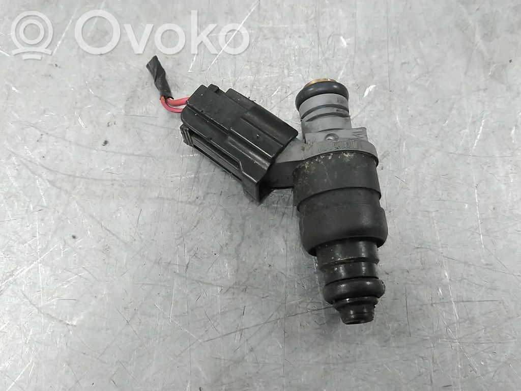Audi A3 S3 8P Fuel injector 