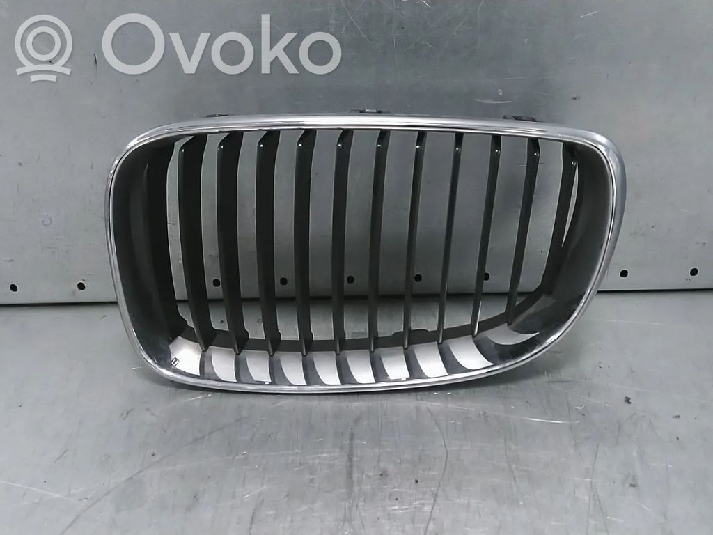 BMW 1 E81 E87 Augšējais režģis 