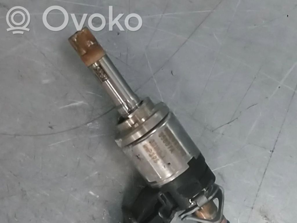 Volkswagen PASSAT B8 Fuel injector 