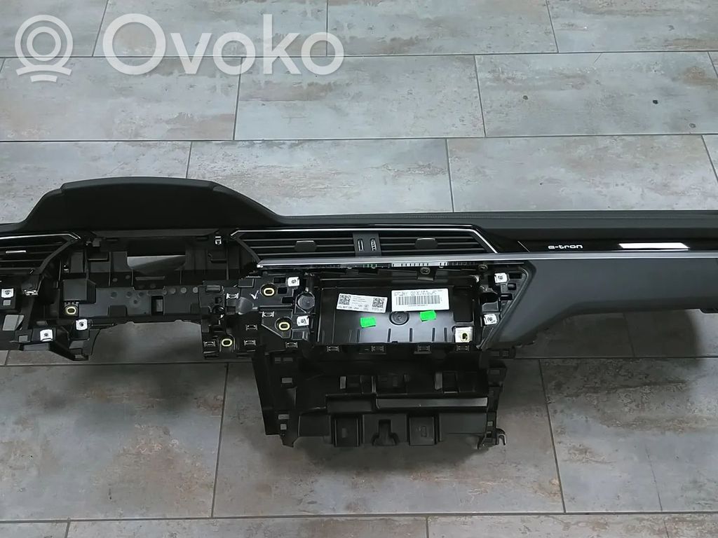 Dashboard   4KL857001D,4KL857001DABR,4KL857001H,4KL857001HABR,4KL857001K,4KL857001KABR