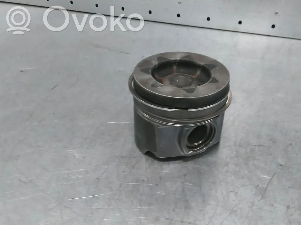 Opel Vivaro Piston 