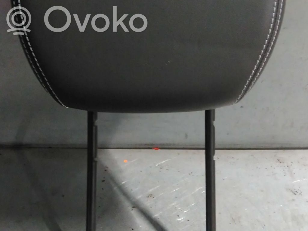Reposacabezas del asiento delantero