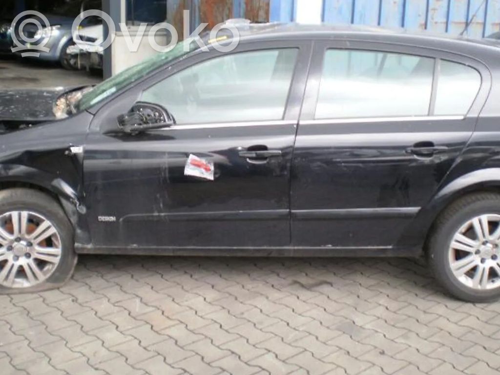 Opel Astra H Puerta delantera 