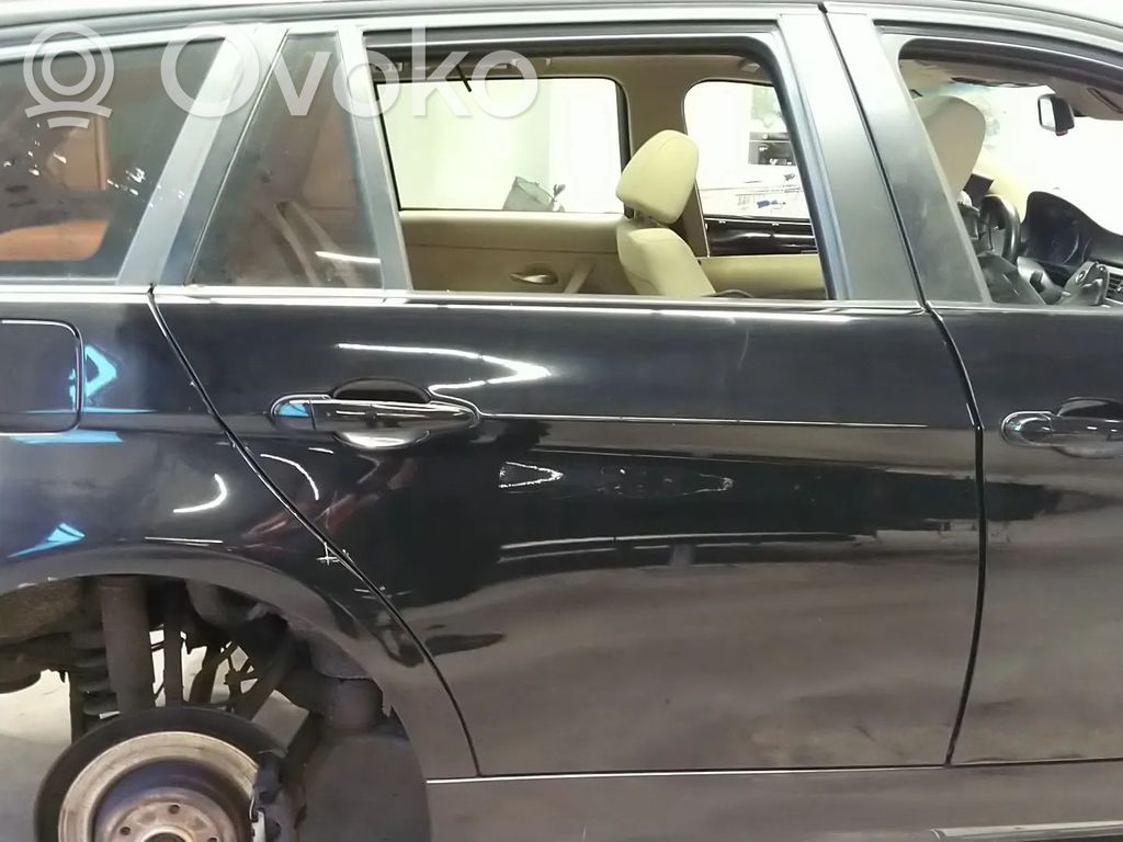 Rear door   41009628752