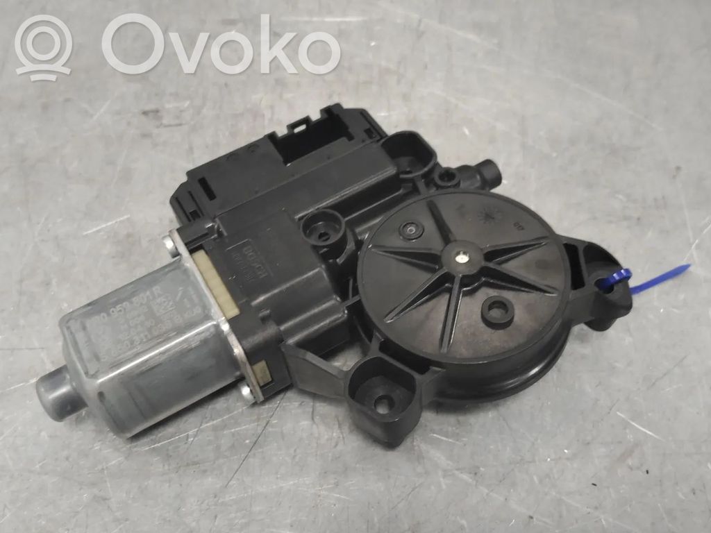 Volkswagen Polo V 6R Silnik regulatora szyby drzwi przednich 