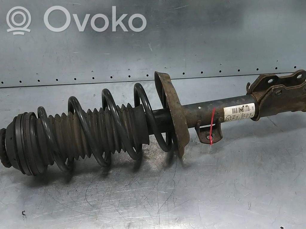 Opel Corsa D Priekšpusē amortizators 
