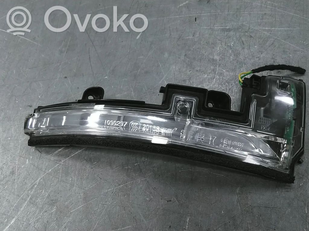 Element lusterka bocznego drzwi przednich   LR027945,BJ3213B381AA
