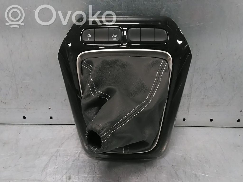 Opel Corsa F Otros repuestos del interior 