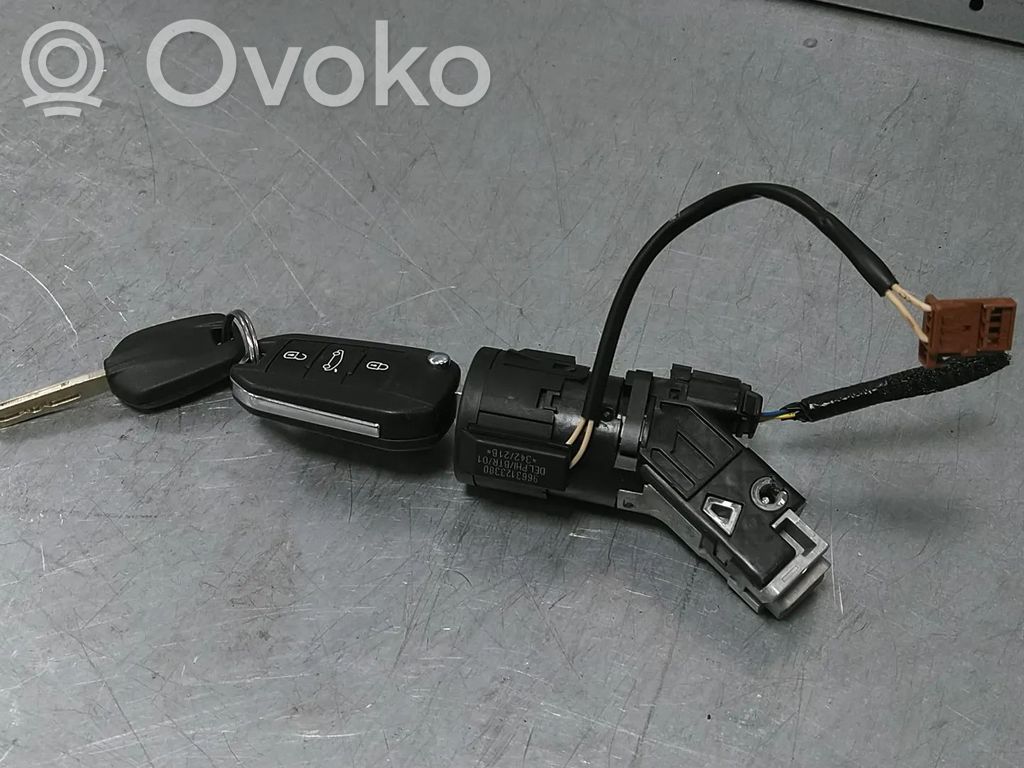 Opel Corsa F Virtalukon kytkin 