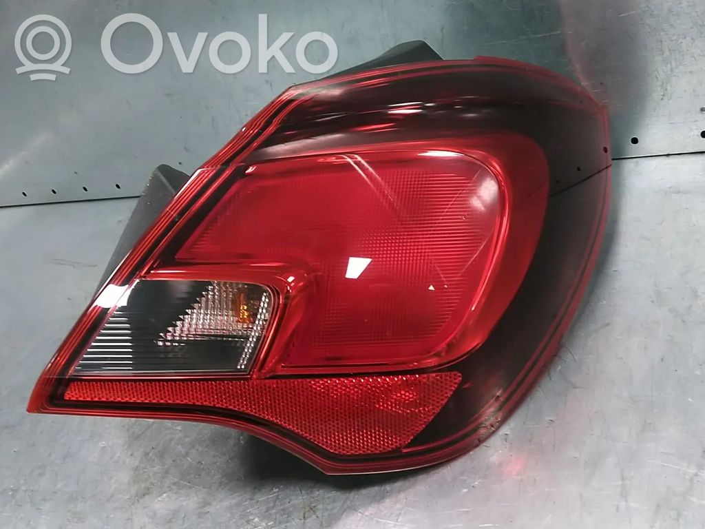 Opel Corsa E Aizmugurējais lukturis virsbūvē 