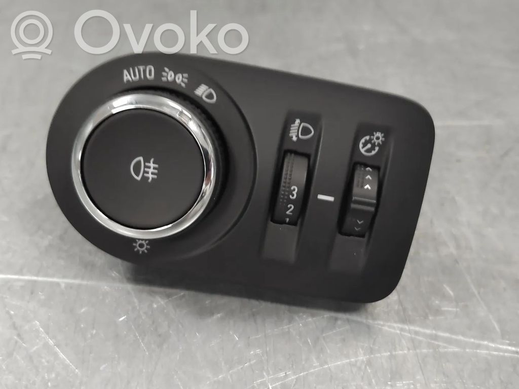 Opel Grandland X Kita salono detalė 