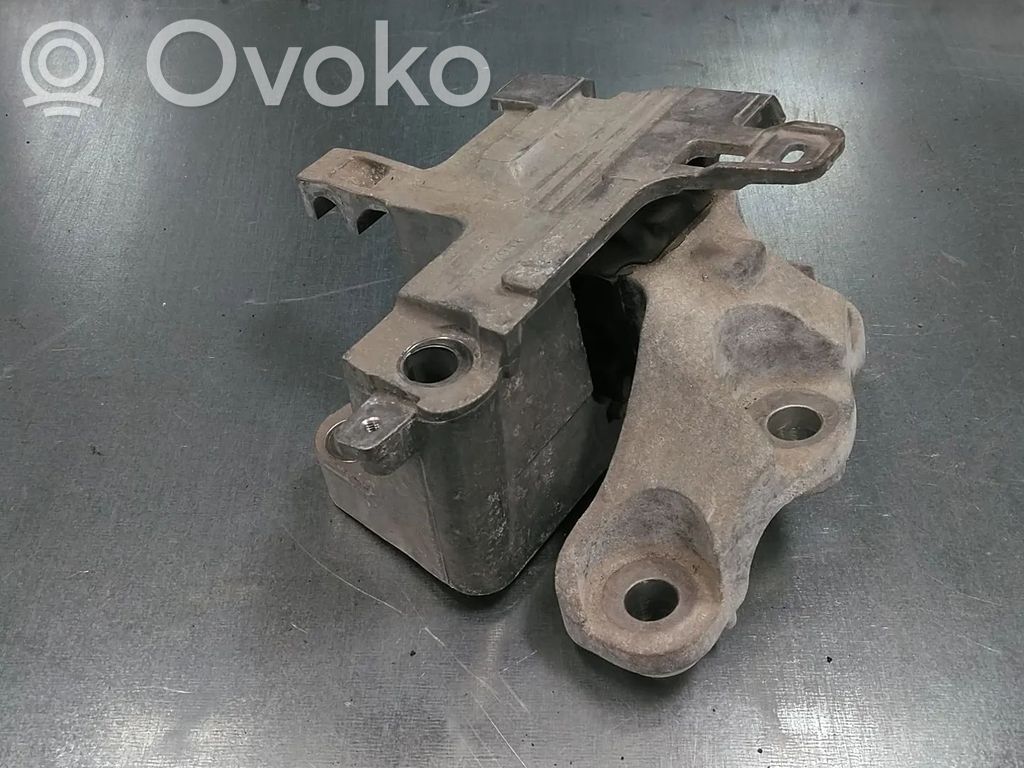 Volvo XC40 Engine mount bracket 