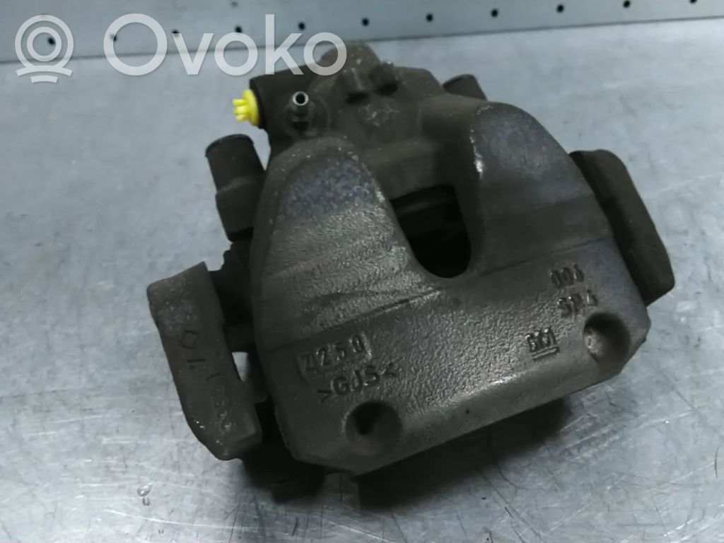 Opel Corsa E Передний суппорт 