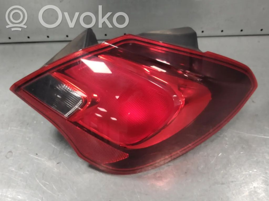 Opel Corsa E Aizmugurējais lukturis virsbūvē 