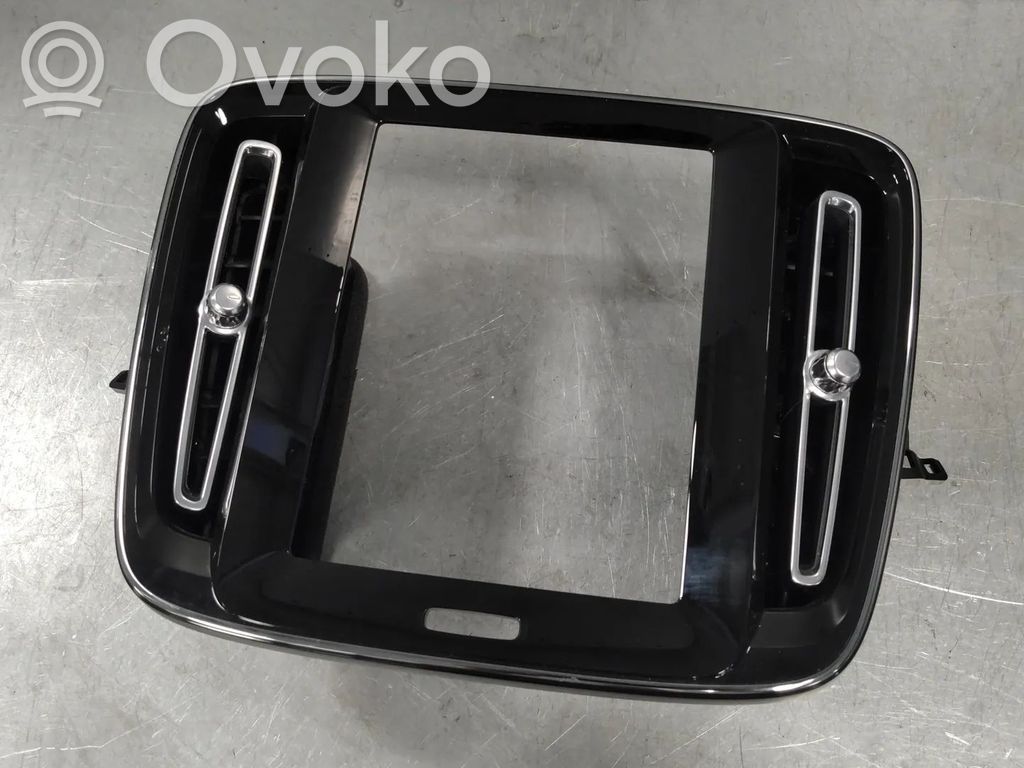 Volvo XC40 Grilă ventilație/ramă laterală bord 