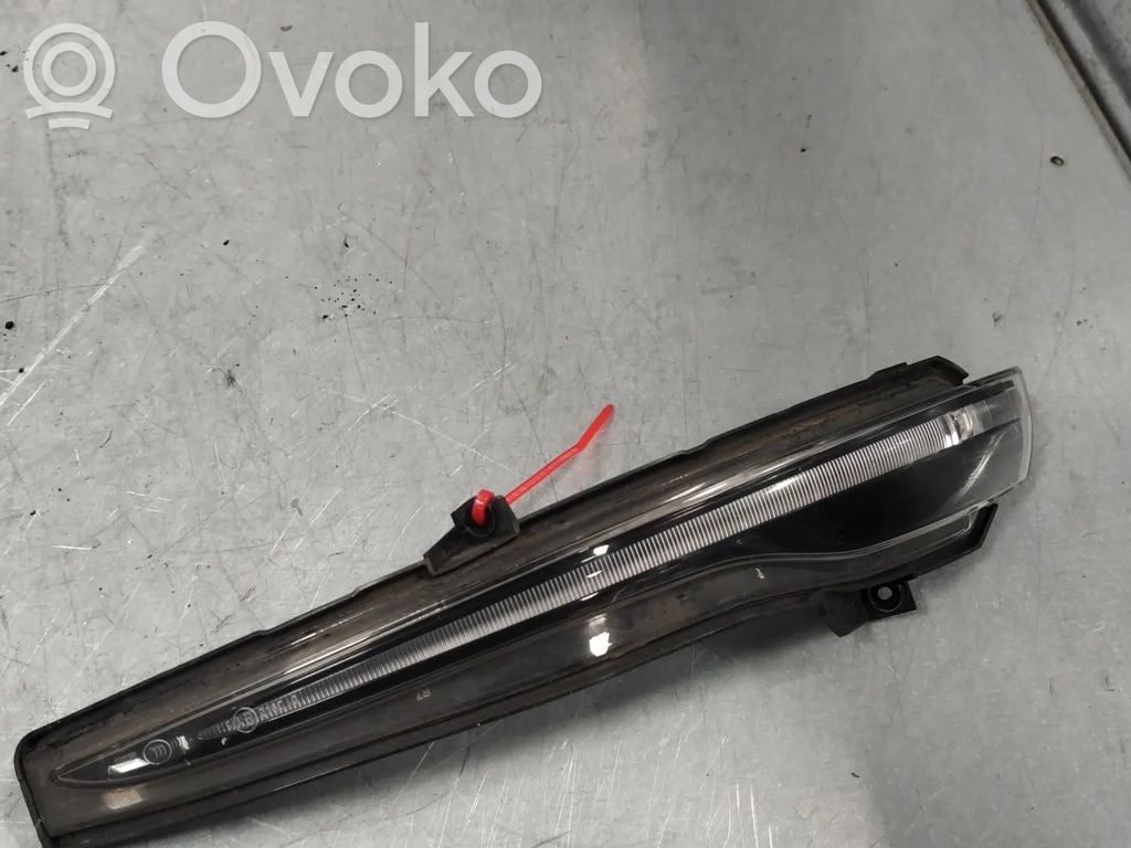 Mercedes-Benz B W247 Parte dello specchietto retrovisore della portiera anteriore 