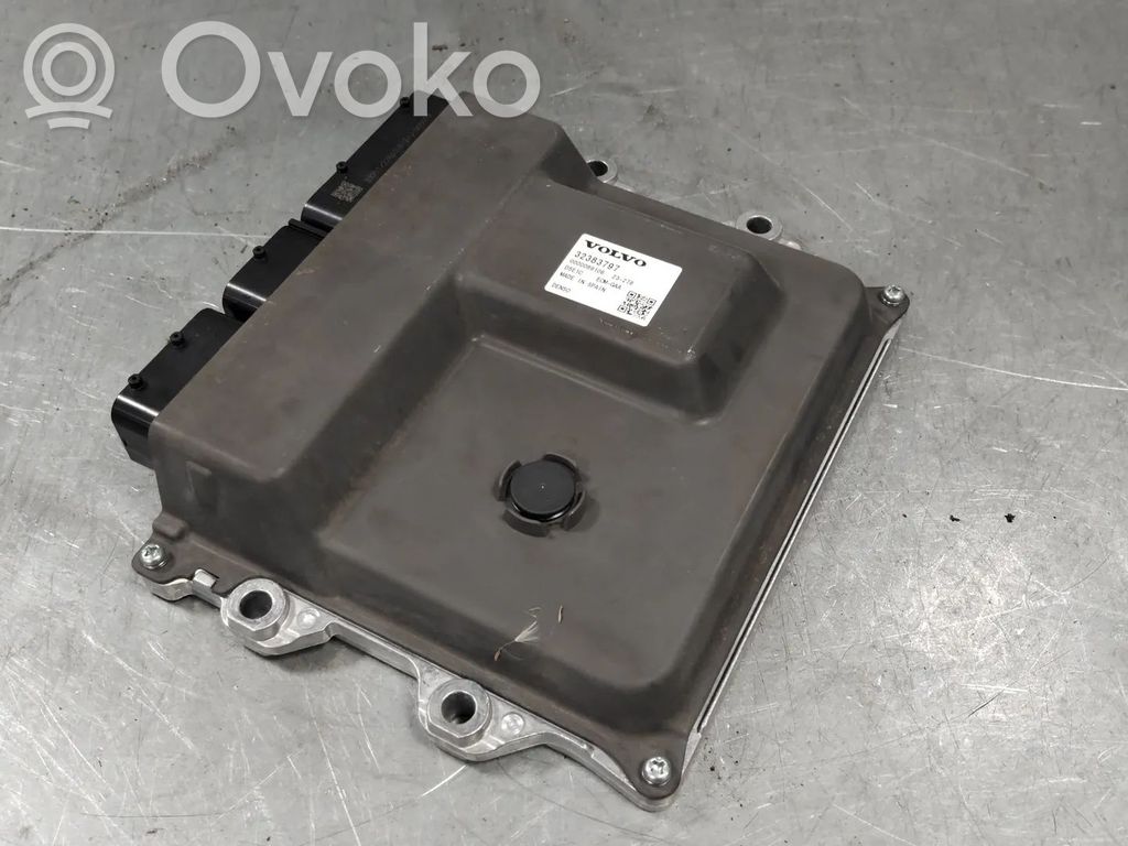 Volvo XC40 Engine control unit/module 