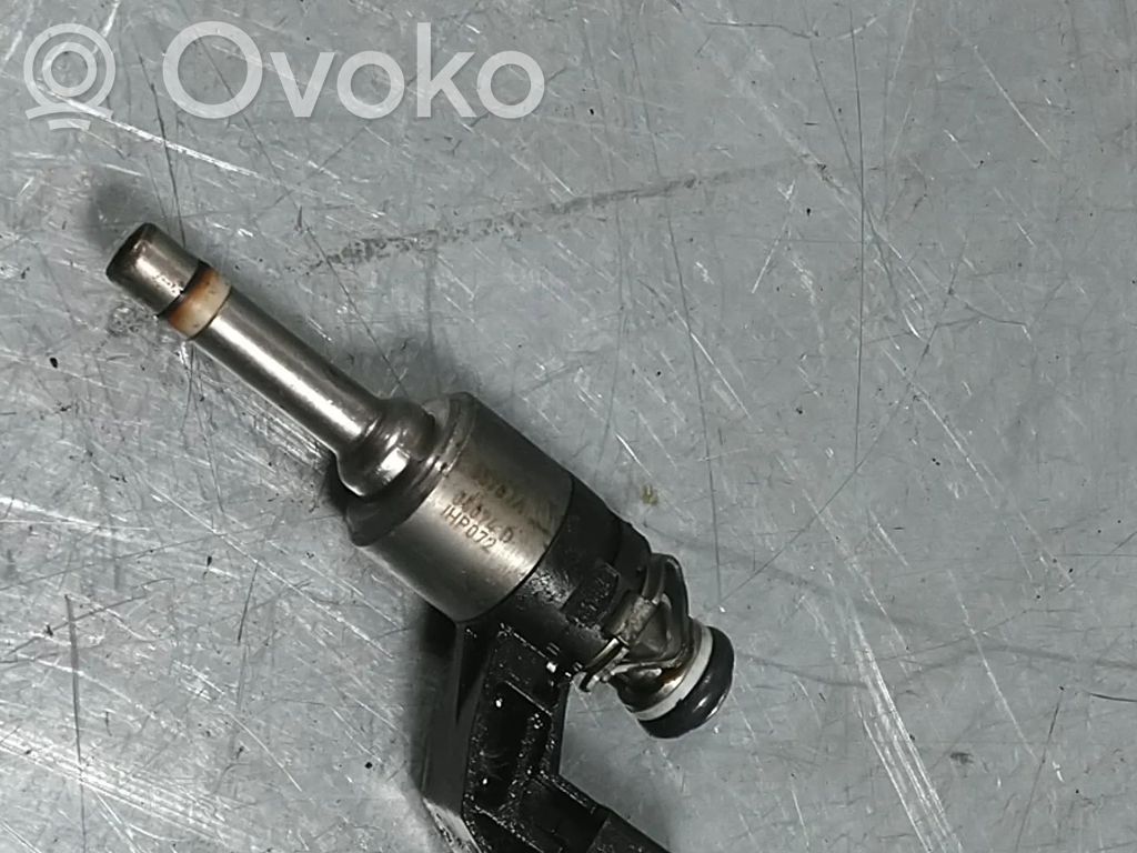 Volkswagen Golf VI Wtryskiwacz paliwa 