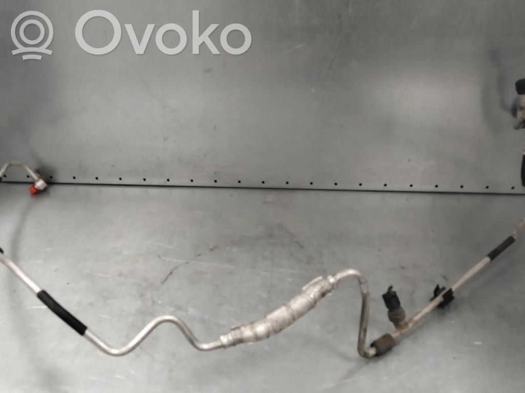 BMW 3 E90 E91 Ilmastointilaitteen putki (A/C) 
