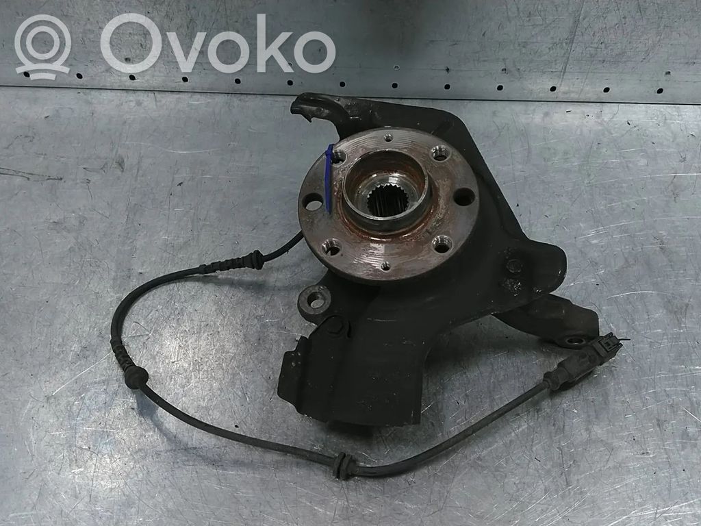 Opel Corsa E Front wheel hub spindle knuckle 