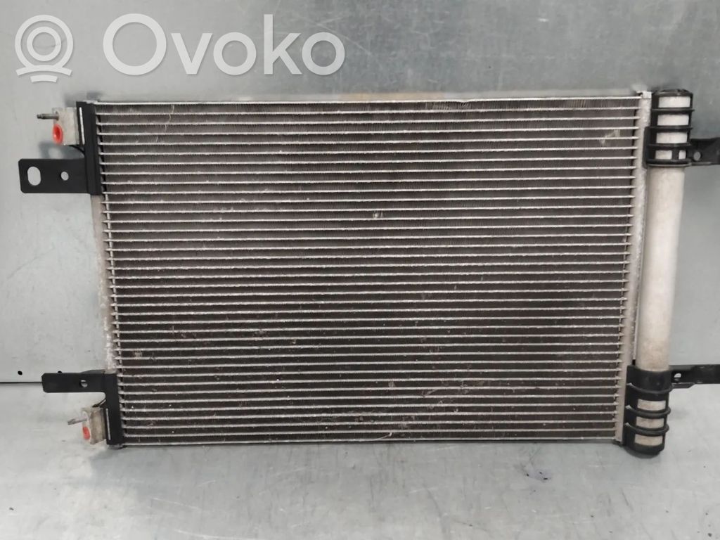 Opel Vivaro Skraplacz / Chłodnica klimatyzacji 