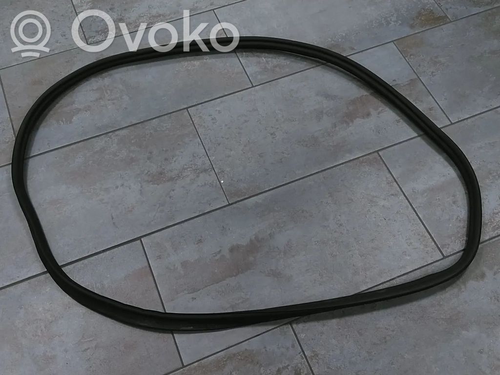 Gumowa uszczelka bagażnika tylnego / Na karoserii   2GC827705C