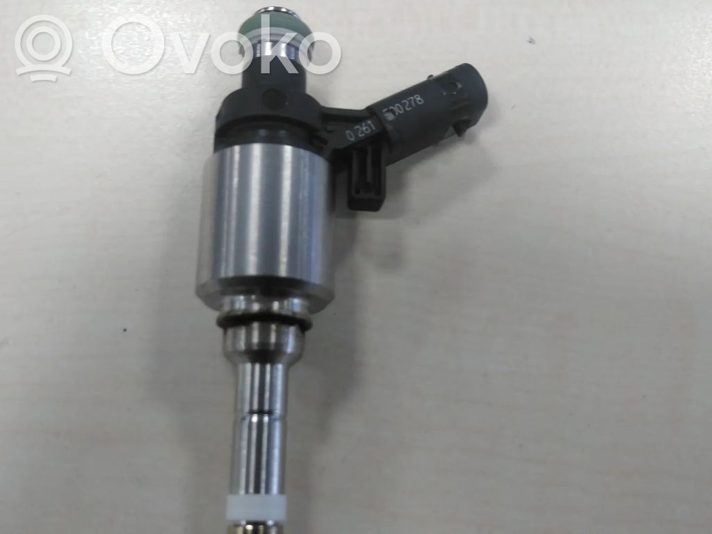 Audi A3 S3 8P Fuel injector 