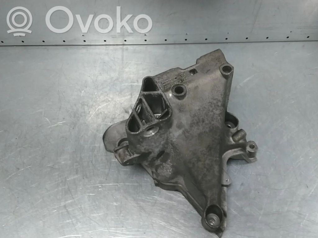 Volkswagen Polo VI Engine mount bracket 