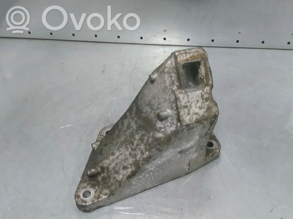 BMW 5 GT F07 Engine mount bracket 