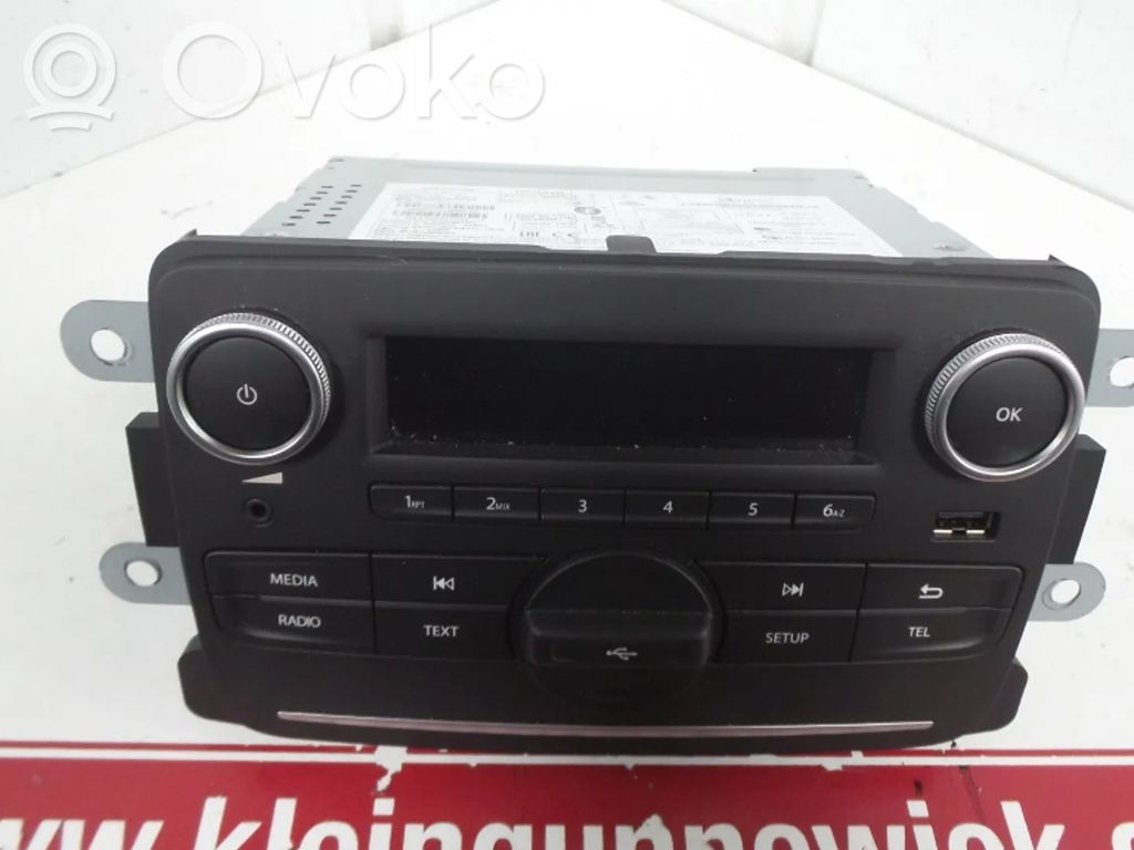 Dacia Sandero Radio/CD/DVD/GPS head unit 
