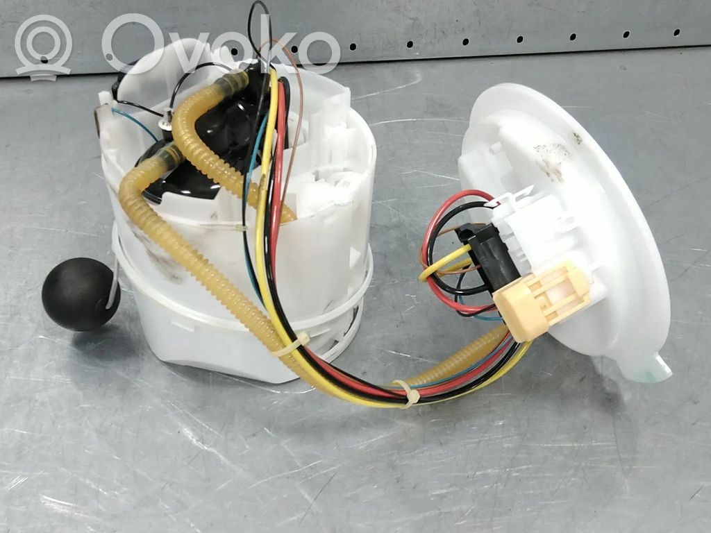 BMW 5 G30 G31 G38 Pompa paliwa w zbiorniku 