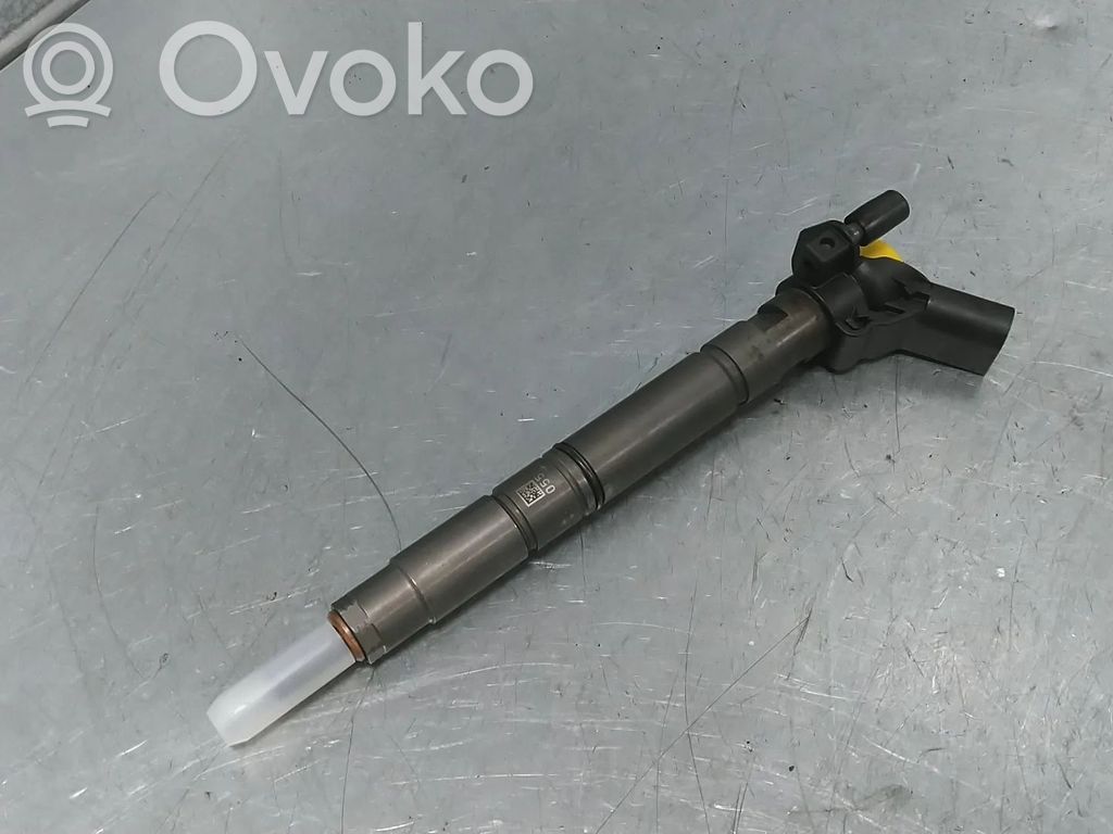 Audi A4 S4 B9 Fuel injector 