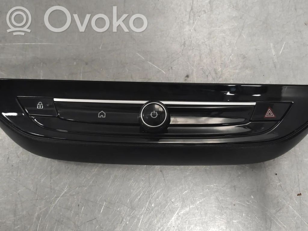 Opel Corsa F Otros repuestos del interior 