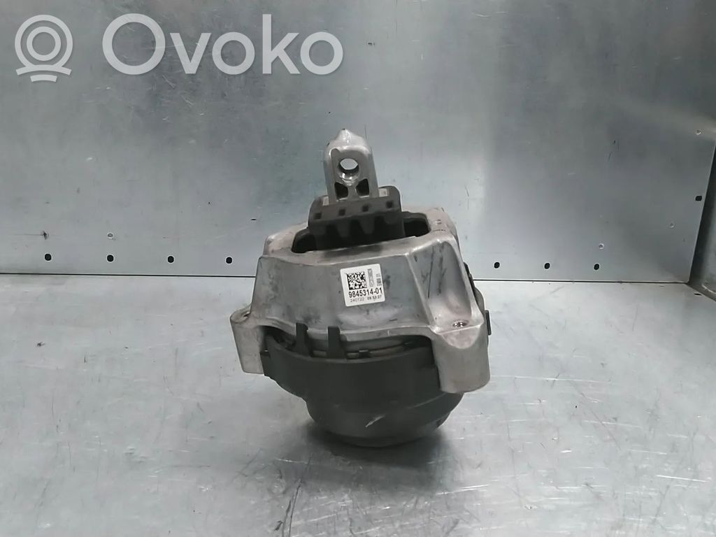 BMW 5 G30 G31 G38 Engine mount bracket 