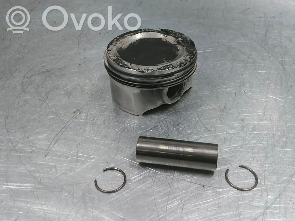 BMW X5 E70 Piston 
