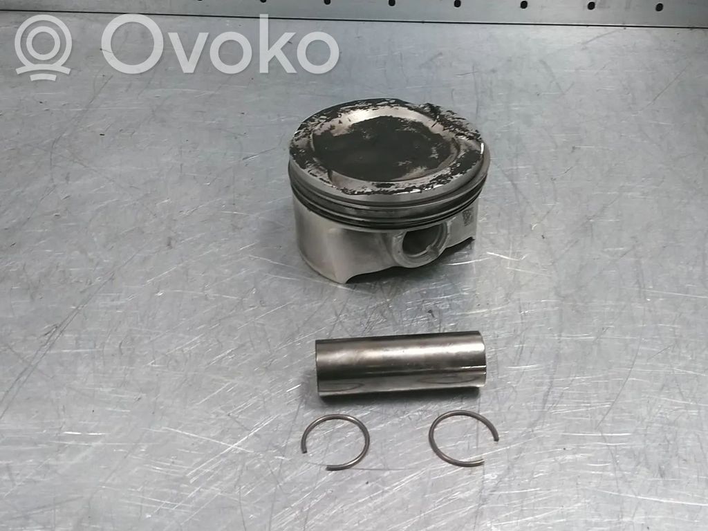 BMW X5 E70 Piston 