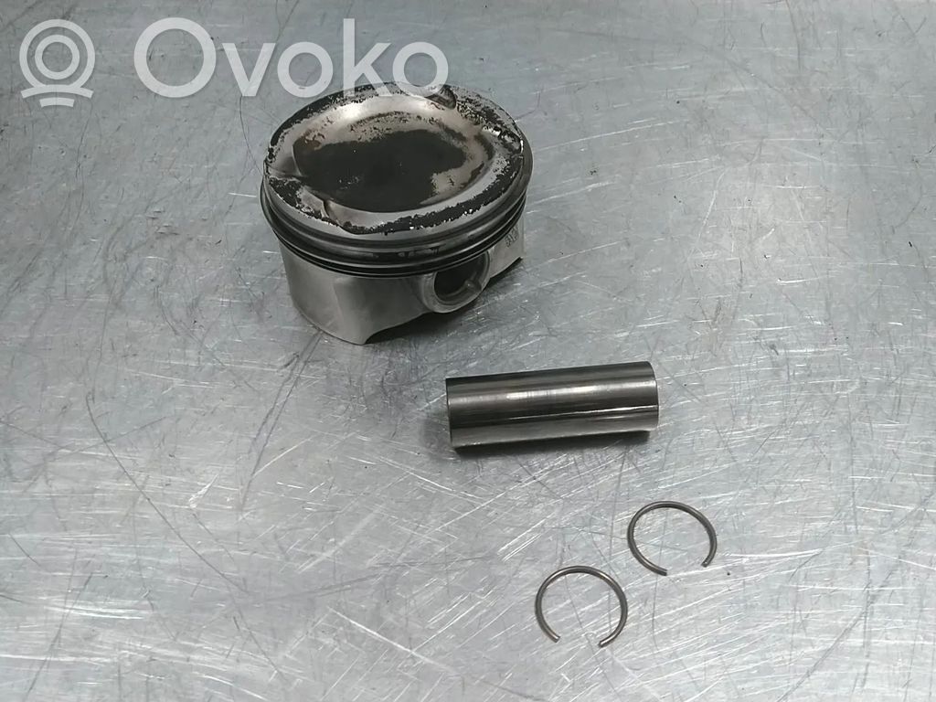 BMW X5 E70 Piston 