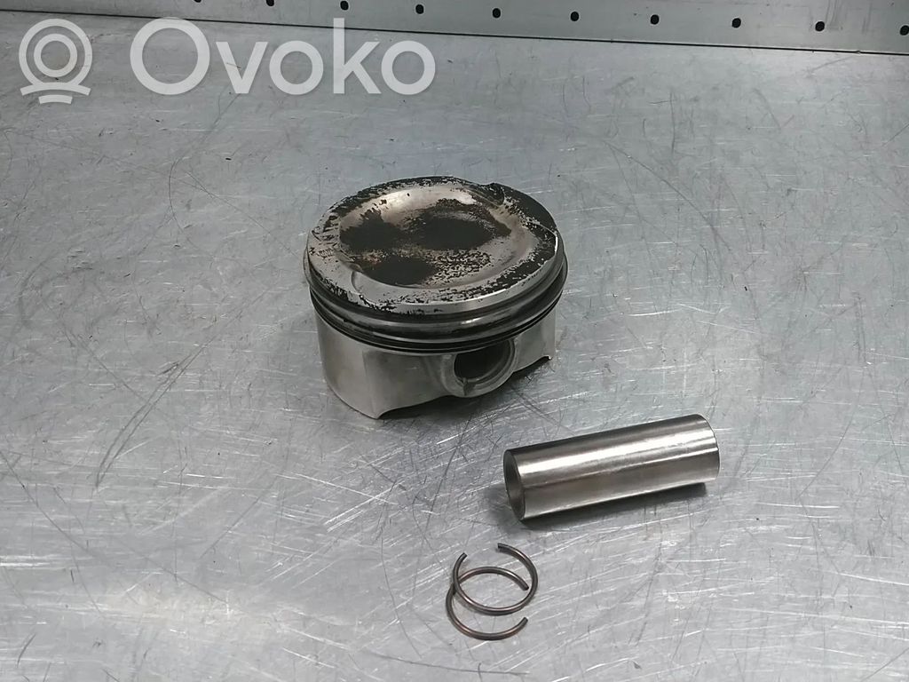 BMW X5 E70 Piston 
