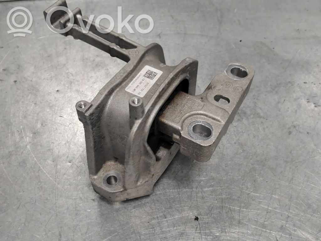 Volkswagen Polo VI Engine mount bracket 