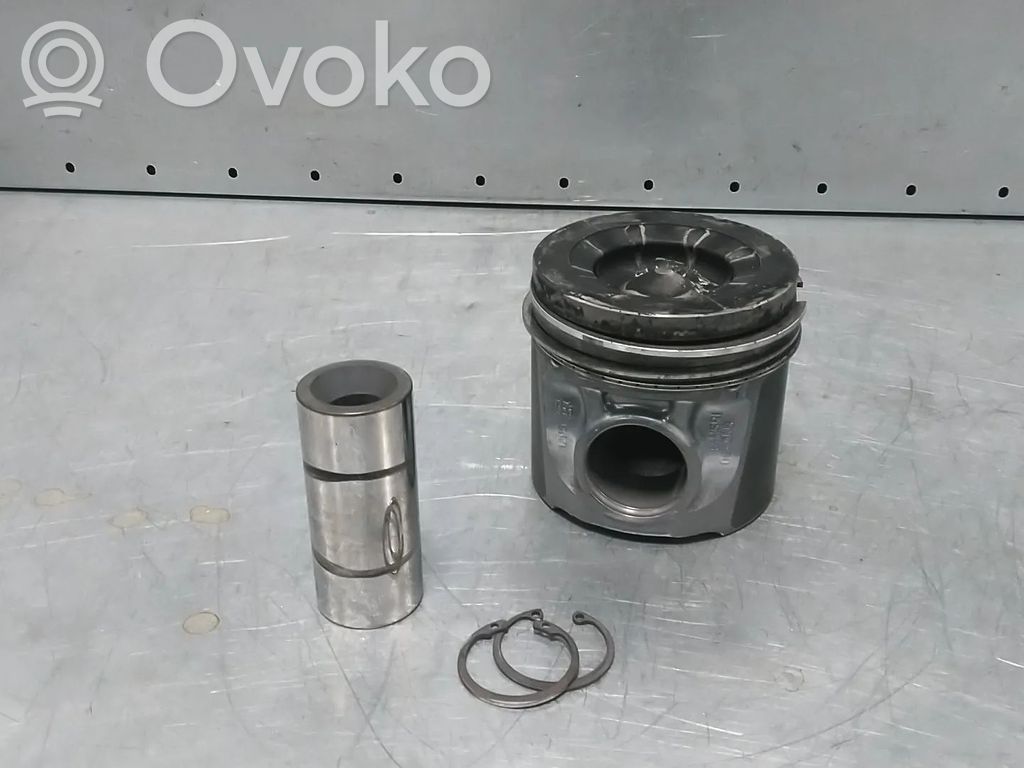 Iveco Daily 35.8 - 9 Mäntä 