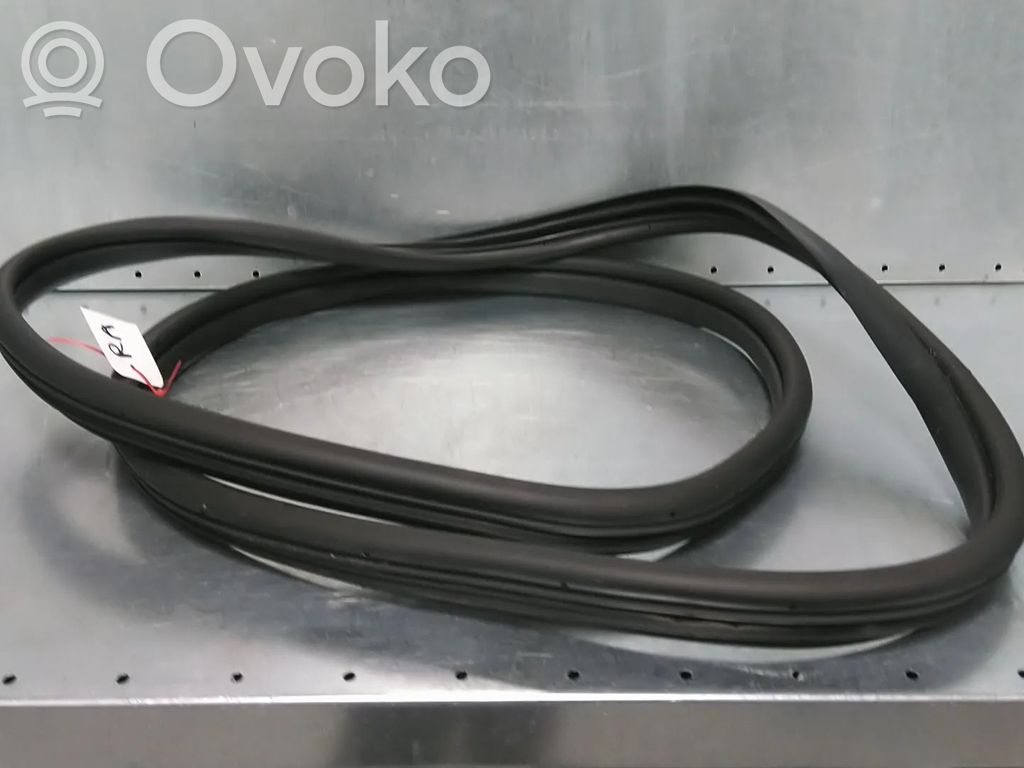 Hyundai Tucson IV NX4 Gumowa uszczelka drzwi tylnych 