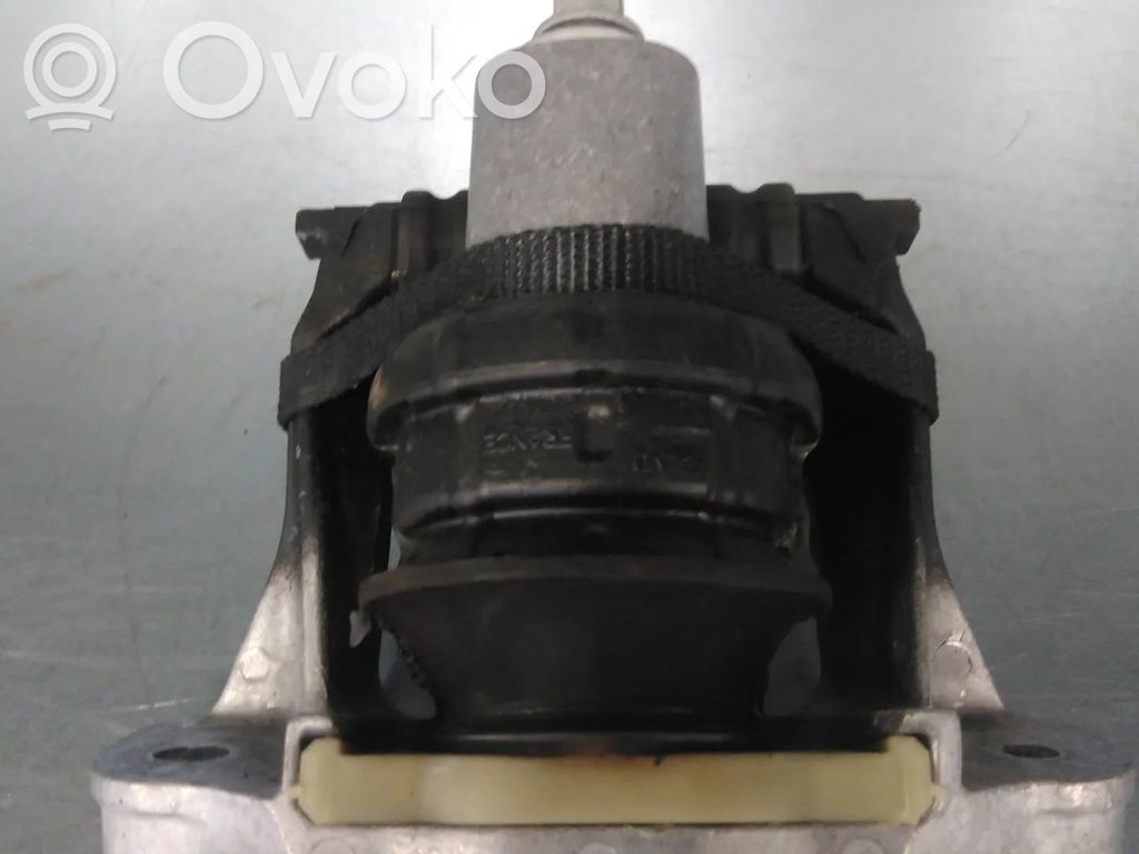 Engine mount bracket   32411651,32298680