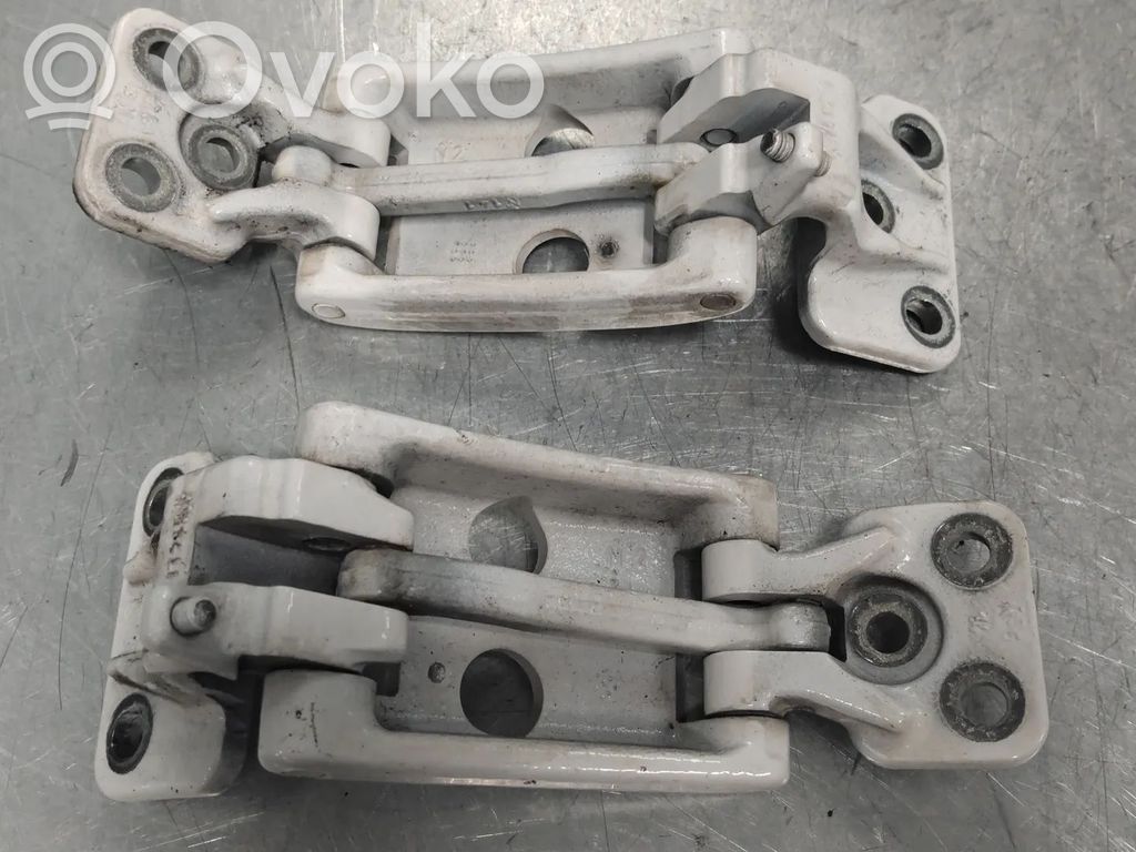 Tailgate/trunk/boot hinge   7C0827151A,7C0827152A